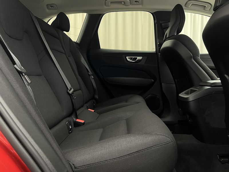 Volvo XC60 B4 MOMENTUM - fotka 20 z 46