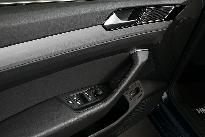 Volkswagen Passat 2.0TDI 110kW DSG Tažné Kamera - fotka 16 z 30