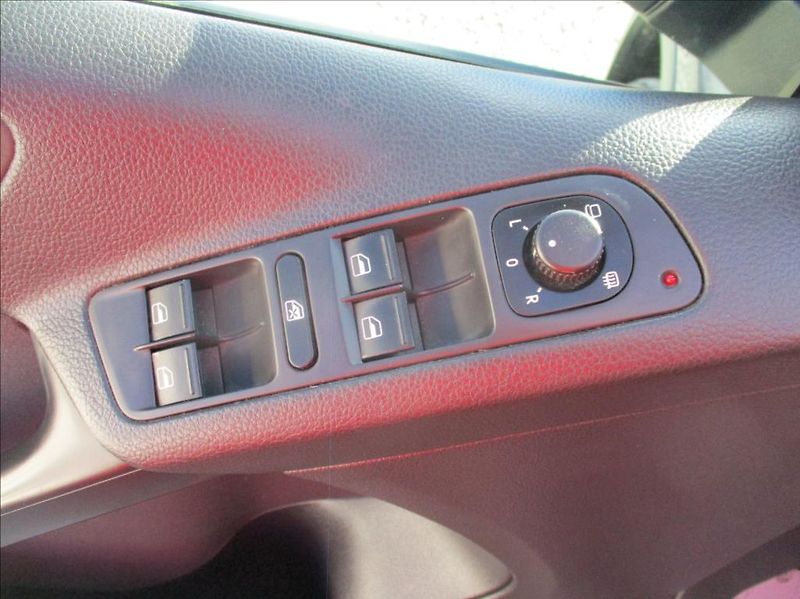 Volkswagen Tiguan 1,4 TSi, aut klima,serv.kn. - fotka 24 z 38