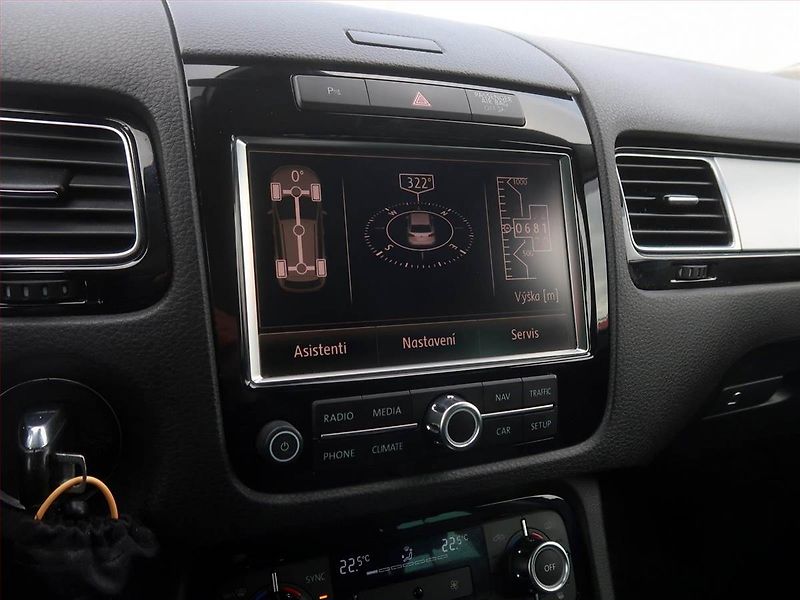 Volkswagen Touareg (2011) 3.0 TDI, 4X4, Automat - fotka 12 z 16