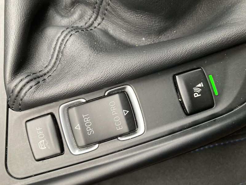 BMW Řada 1 (2016) 118d xDrive, M paket, serviska - fotka 17 z 35