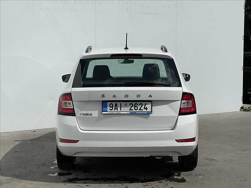 Škoda Fabia 1,0 TSI Combi Ambition Tour - fotka 23 z 23