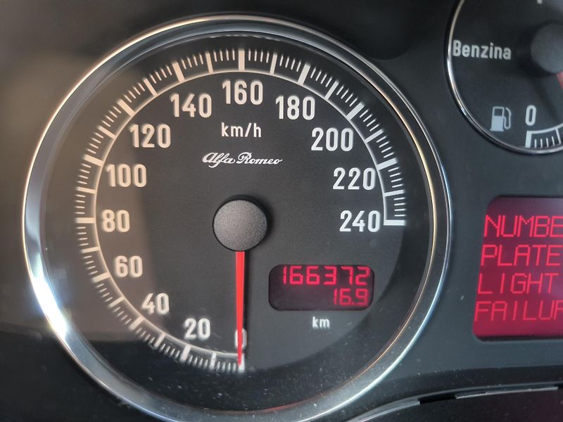 Alfa Romeo 147 (2006) 1.6 16V DOLOŽENÉ KM.NOVÁ STK - fotka 17 z 23