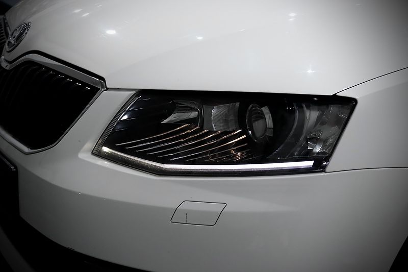 Škoda Octavia 3 Combi 1.4 TSI 110 kW DSG - fotka 11 z 42