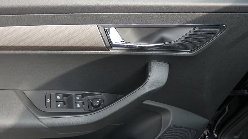 Škoda Karoq 1,5 TSI DSG Style - fotka 9 z 22