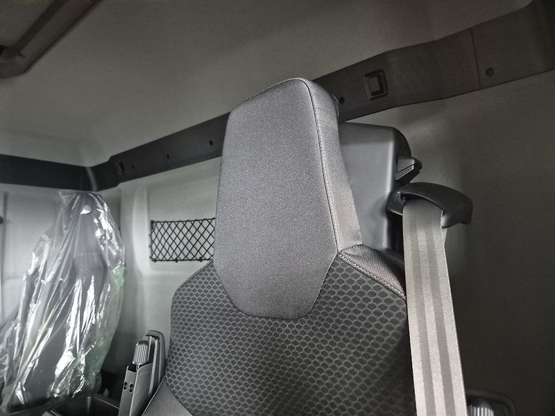 MAN TGS 33.520 6x6 RUKA HIAB SKLÁPĚČ  - fotka 31 z 39