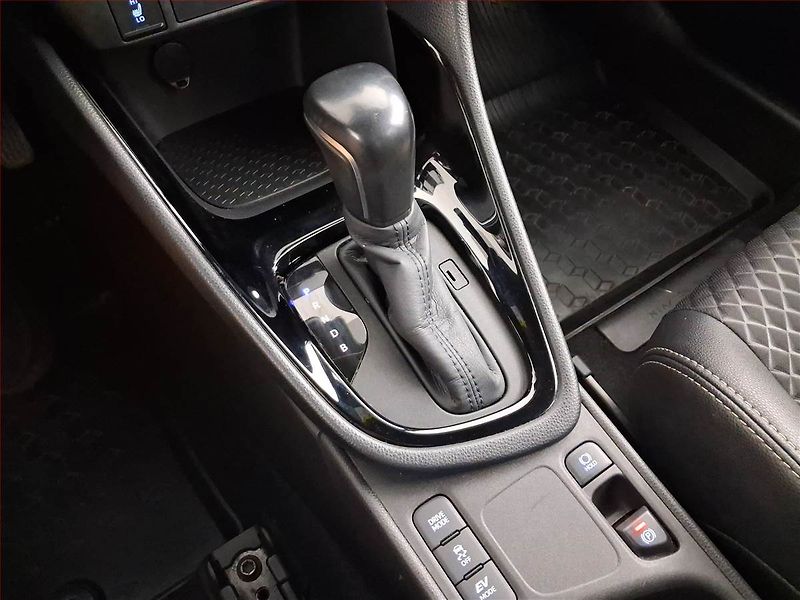Toyota Yaris (2020) Kůže, Tempomat, Park. senzory, - fotka 18 z 19