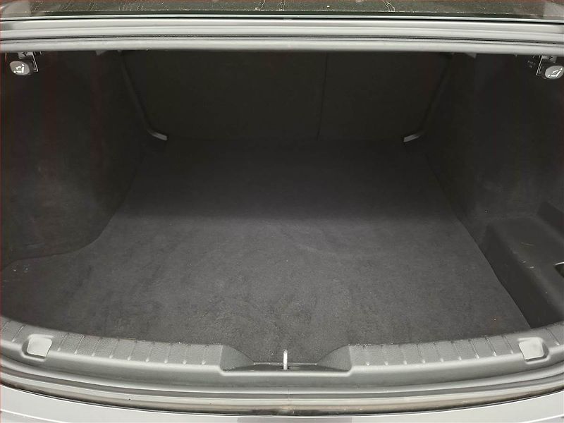 Mazda 3 (2022) Luxury 2.0 e-Skyactiv X - fotka 20 z 20