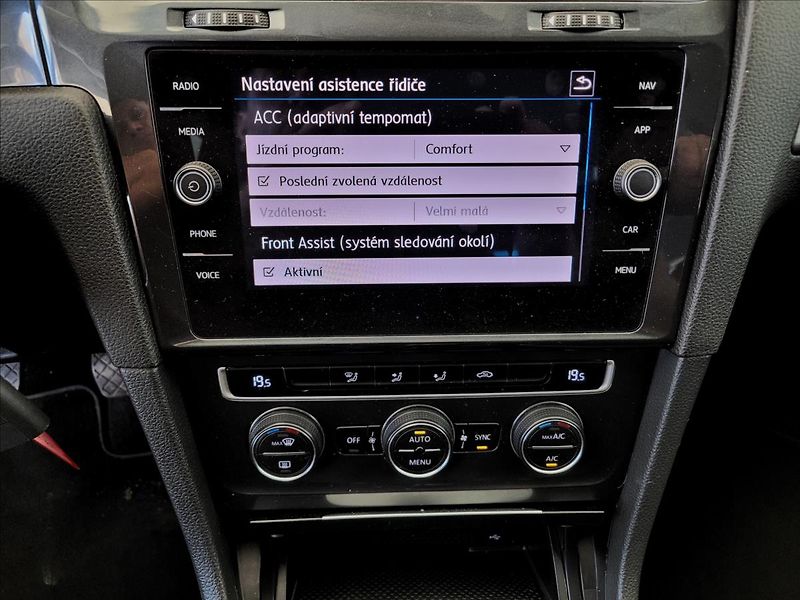 Volkswagen Golf 1,0 TSI,navi,digiklima,acc,alu - fotka 34 z 50