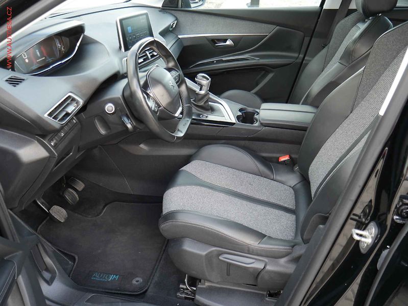 Peugeot 5008 (2020) 1.2PT, Allure, navi, TZ - fotka 9 z 20