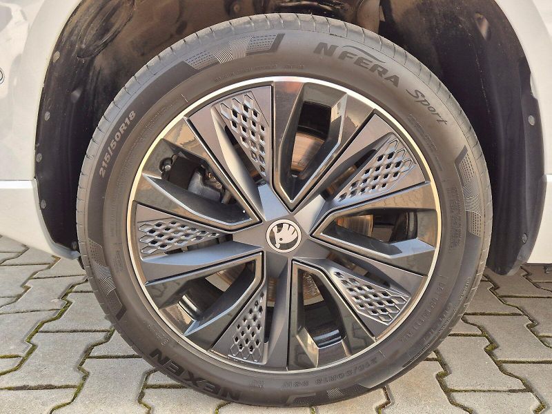 Škoda Karoq (2025) Sportline 1.5TSi 110kW 6°manuá - fotka 30 z 30