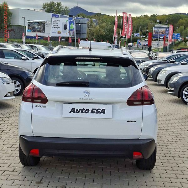 Peugeot 2008 (2019) 1.2PT, 1.maj,ČR, Active, AC - fotka 5 z 19