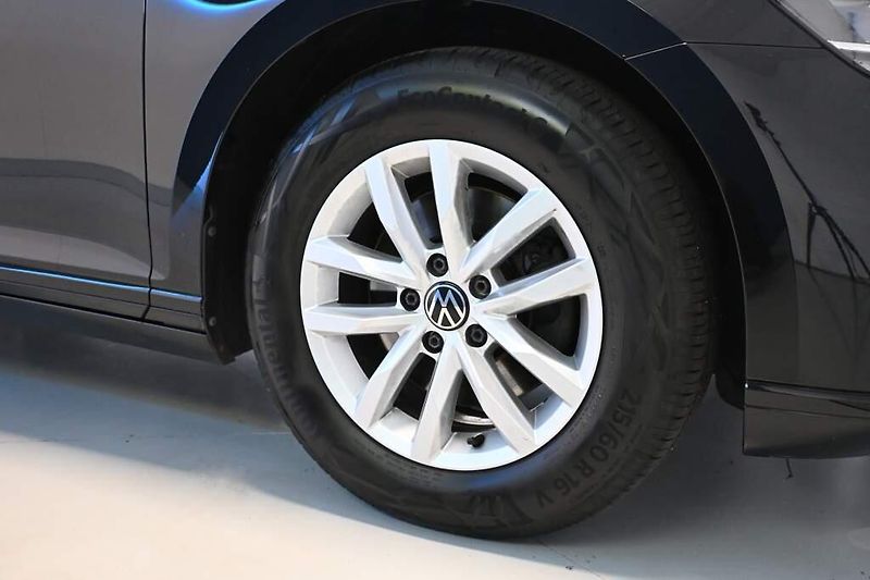 Volkswagen Passat (2023) 2.0 LED DSG ACC VIRTUAL Kamera - fotka 32 z 34
