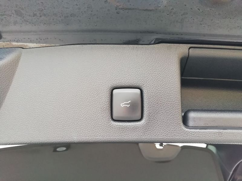 Ford Kuga ST-Line X 2.5 Duratec Hybrid P - fotka 18 z 20