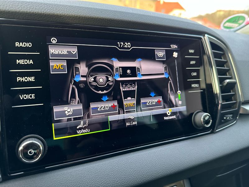 Škoda Karoq Tour 2.0 TDI 85 kW DSG - fotka 14 z 21