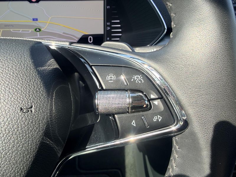 Škoda Superb 2.0TDI DSG MATRIX CANTON - fotka 25 z 59
