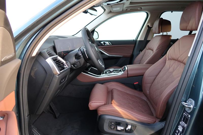 BMW X5 xDrive30d - fotka 2 z 6