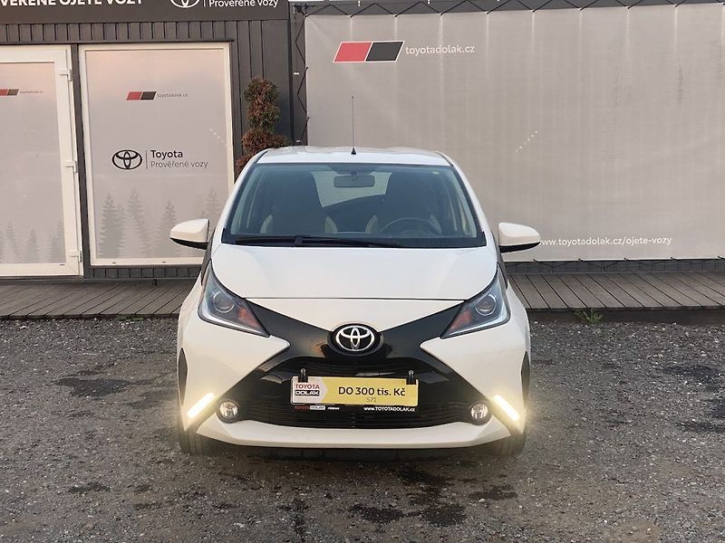 Toyota Aygo 1.0i, ČR-1m, X-Play Style - fotka 2 z 14
