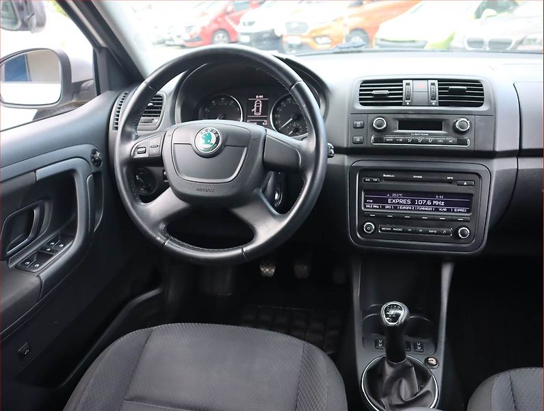 Škoda Fabia (2012) 1.2 TSI, Serv.kniha, Tempomat - fotka 7 z 16