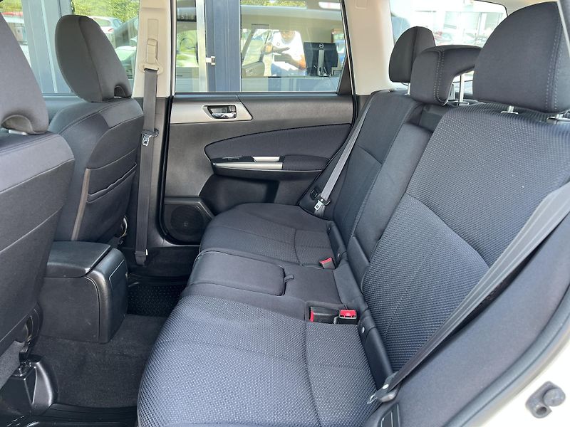 Subaru Forester 2.0i LPG 4x4 KLIMA KAMERA ALU - fotka 24 z 42
