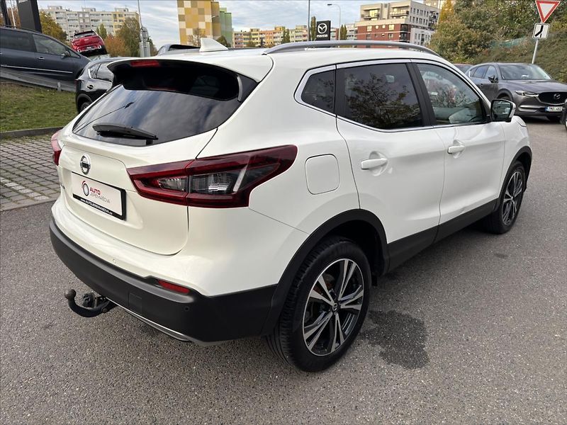 Nissan Qashqai 1,3 DIG-T Tekna PANORAMA TAŽNÉ - fotka 5 z 49