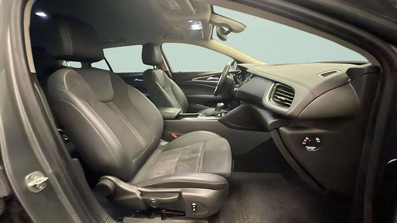 Opel Insignia Sports Tourer Innovation D 2.0 - fotka 20 z 32