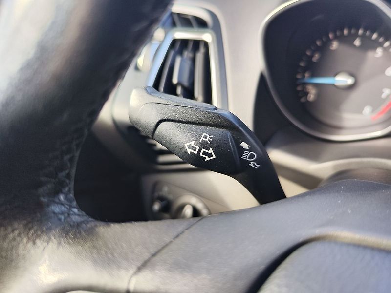 Ford C-MAX 1.5 EB/110kW  Titanium AT - fotka 22 z 27