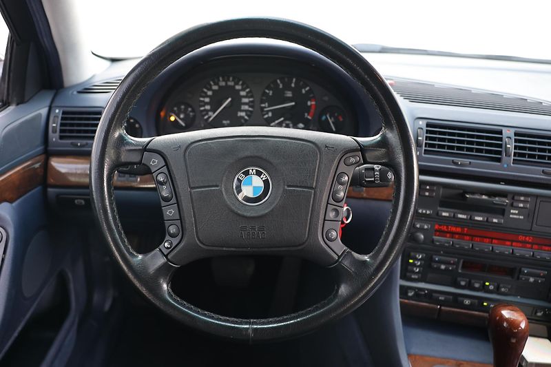 BMW Řada 7 (1996) BMW 730i - fotka 12 z 14