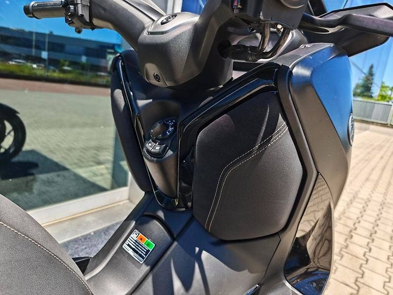 Yamaha X-Max 125 (2023) TECH MAX - fotka 13 z 20