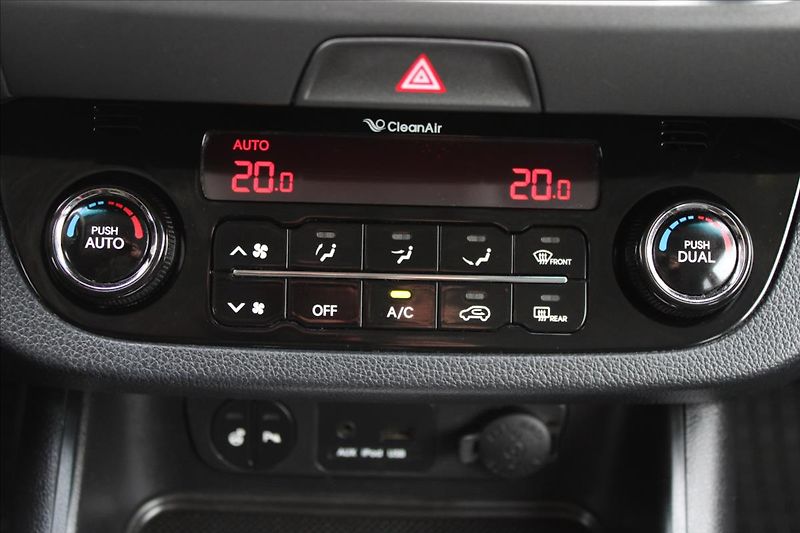 Kia Sportage 2,0 CVVT  ČR,4x4,AUTOMAT - fotka 13 z 31