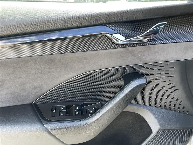 Škoda Octavia 2,0 TSi 180kw RS DSG Style Plu - fotka 29 z 39