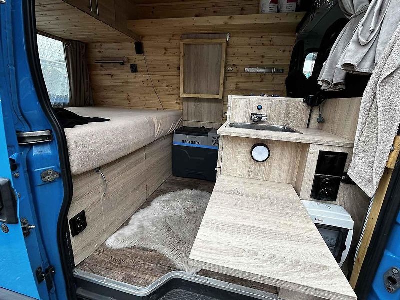 DIY karavan festival na Žižkárně v Českých Budějovicích. Dodávka Stanislava Vlažného.