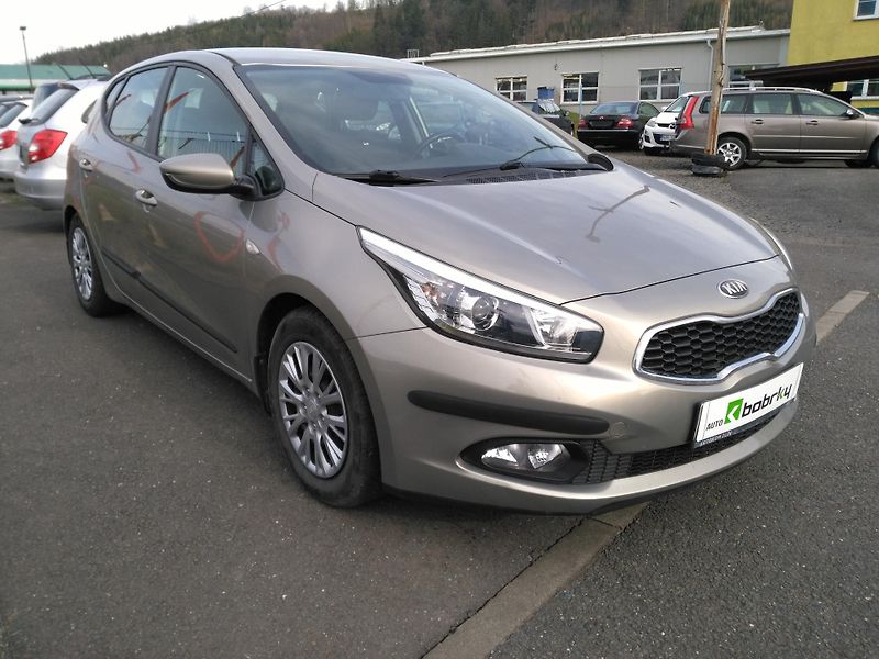 Kia Ceed 1,4i + LPG - fotka 2 z 26