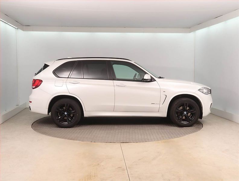 BMW X5 (2017) M Paket xDrive30d - fotka 6 z 17