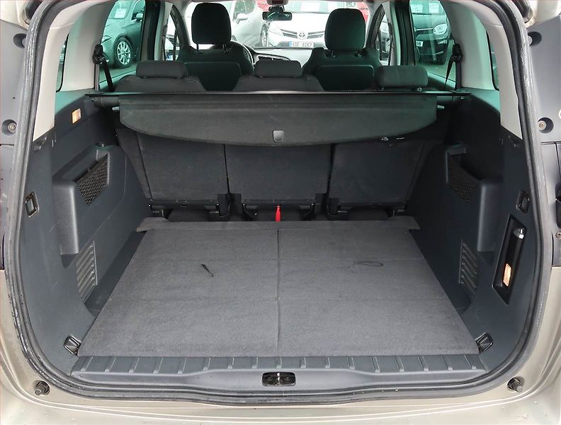Peugeot 5008 (2012) 1.6 HDi, Serv.kniha, Tempomat - fotka 13 z 15