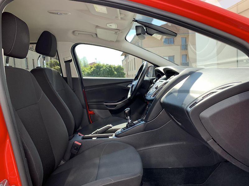 Ford Focus TREND 1.0 EcoBoost 92kW MAN6 - fotka 15 z 20
