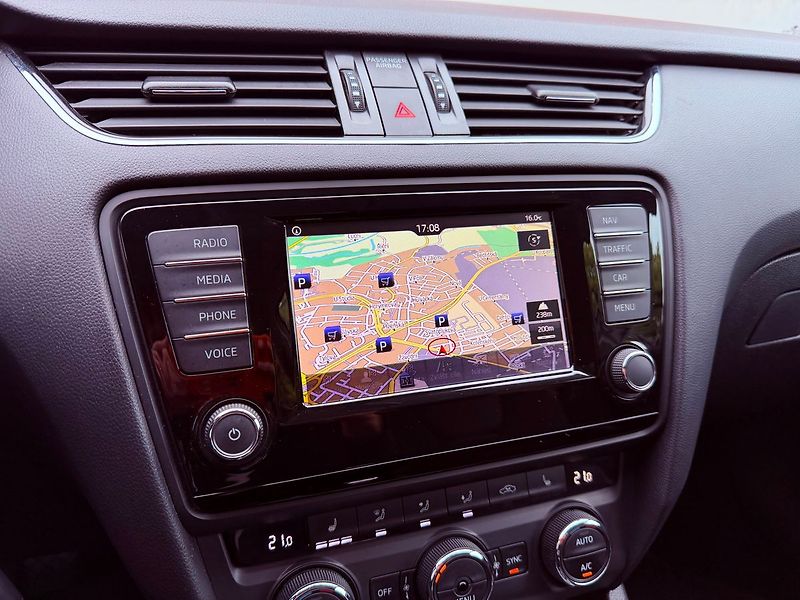 Škoda Octavia 1.4 TSi DSG Style, Navi, TOP - fotka 19 z 27