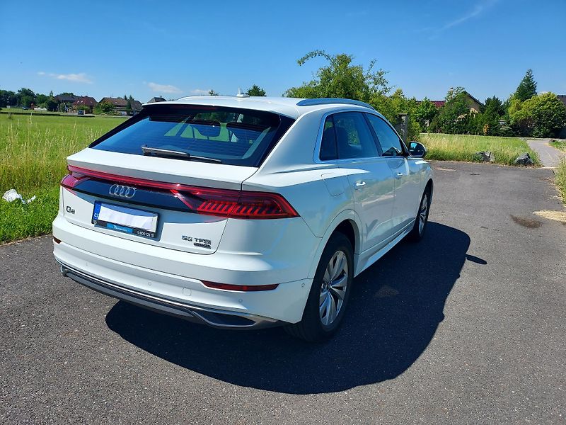 Audi Q8 (2023) 55 TFSI quattro 3.0 / 250 kW - fotka 7 z 22