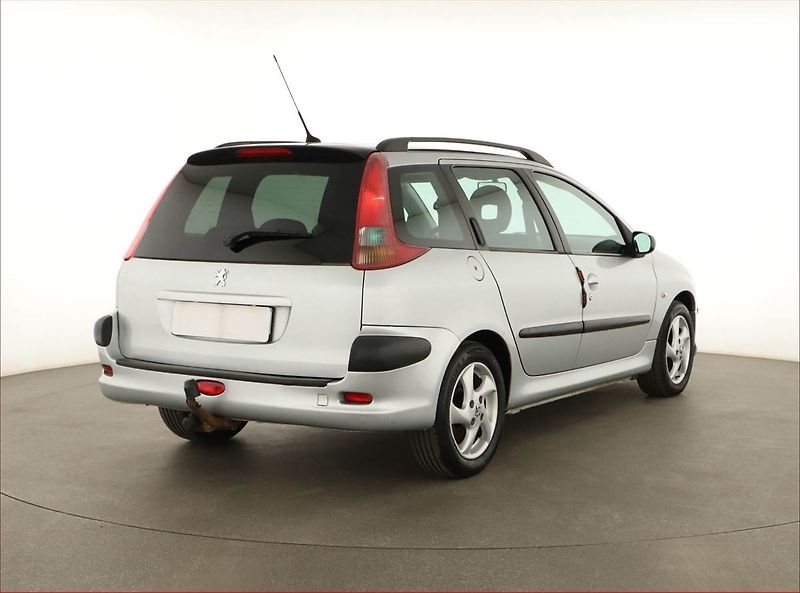 Peugeot 206 (2006) 1.6 HDi, po STK, Tažné, Klima - fotka 5 z 12