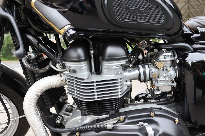 Triumph Bonneville (2001) BONNEVILLE 800 CAFÉ RACER - fotka 15 z 22