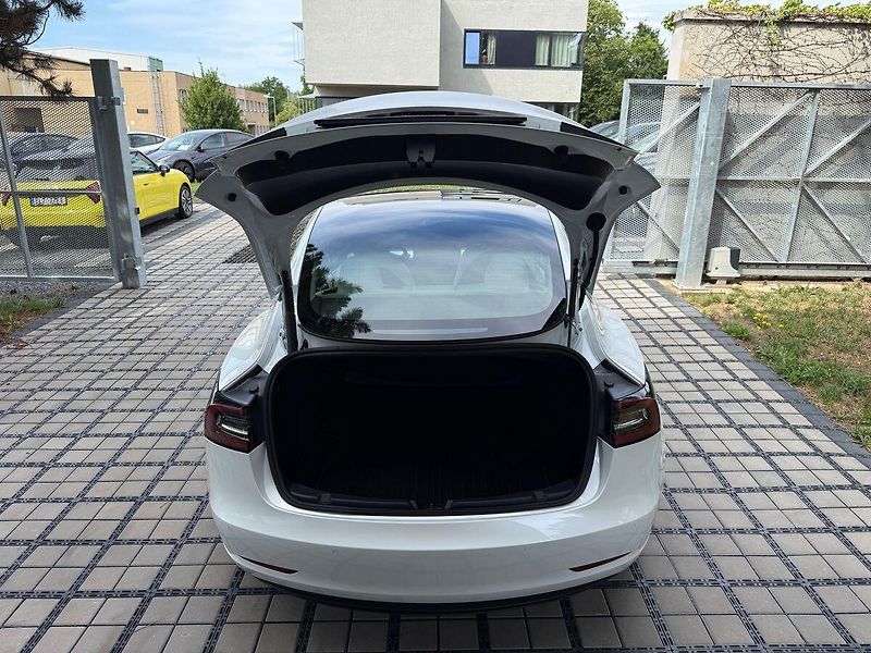 Tesla Model 3 Long Range AWD - fotka 36 z 41