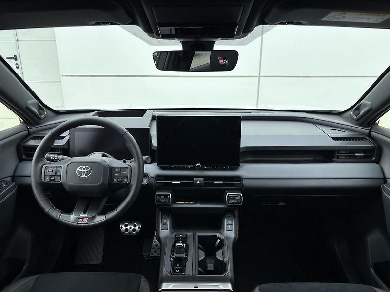 Toyota RAV4 (2026) GR SPORT 2,5 HEV 4X4 AT - fotka 5 z 14
