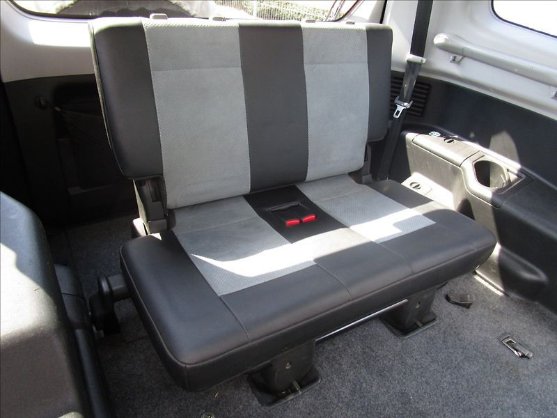 Mitsubishi Pajero 3.2 Di-D, 4x4, aut. klima, 7 m - fotka 40 z 54