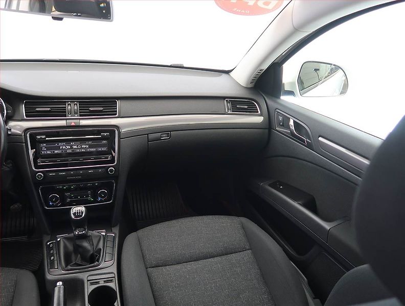 Škoda Superb (2015) Ambition 1.4 TSI, Xenony - fotka 8 z 18