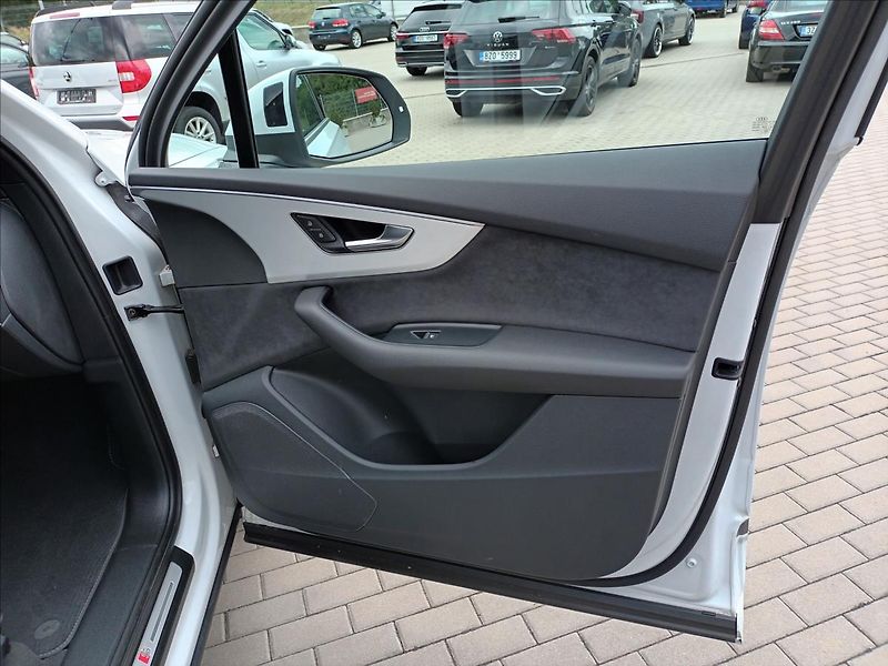 Audi Q7 3,0 55 TFSI S-LINE 250 kW,ČR, - fotka 28 z 42