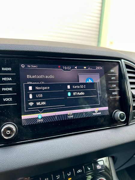 Škoda Karoq (2019) 1.6 TDI 2019 VELKY SERVIS - fotka 28 z 37