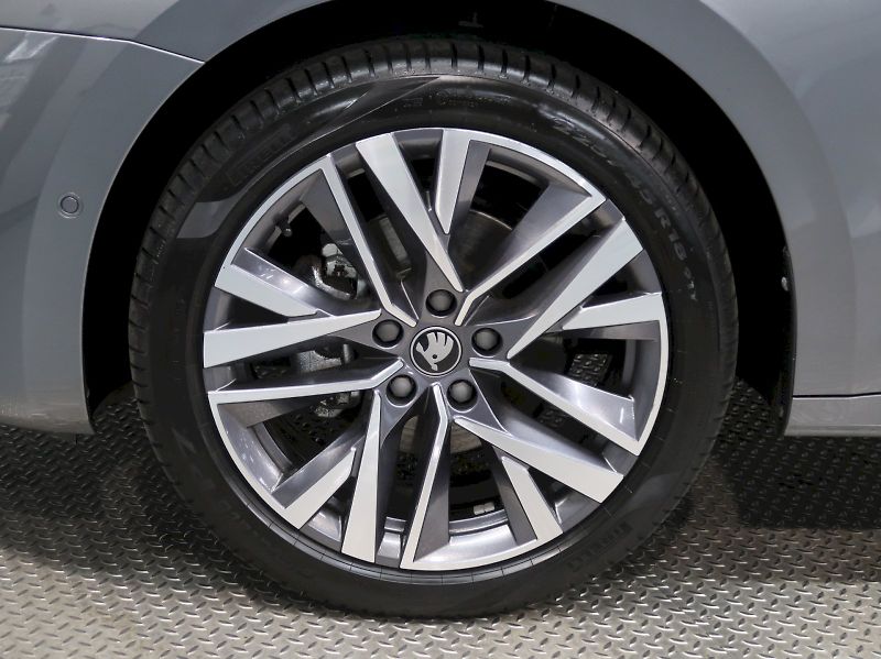 Škoda Octavia (2025) EXCLUSIVE 1.5TSI M-HEV 110KW D - fotka 12 z 47