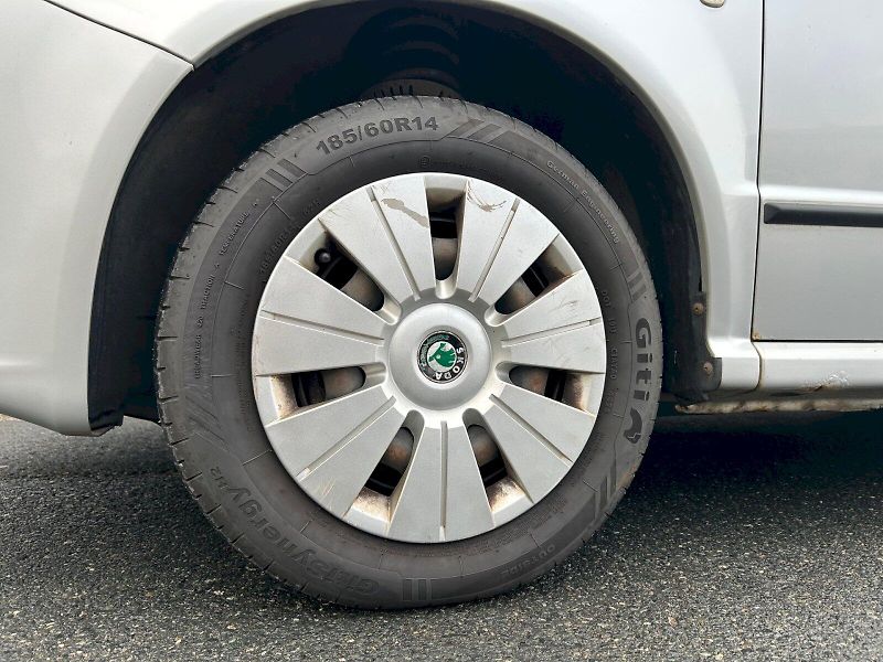 Škoda Fabia (2008) Ambiente 1.2 HTP 47 kW Combi - fotka 11 z 22