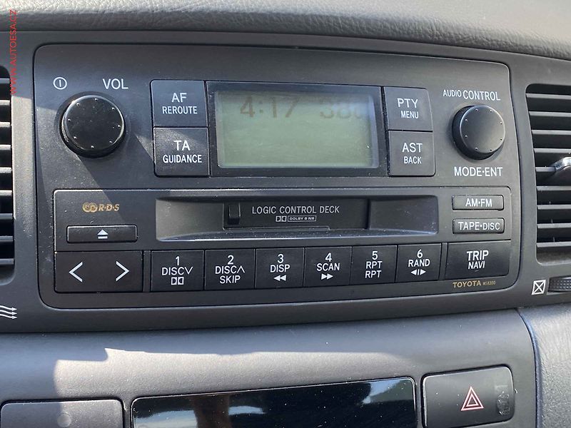 Toyota Corolla (2004) 1.4 VVT-i, ČR, TZ, park.čidla - fotka 13 z 14