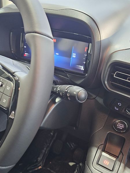 Opel Combo Elegance Plus L1 1,5 CDTi MT6 - fotka 10 z 33